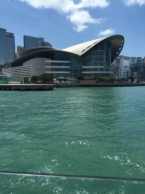 对于一个没去过香港的人,第一次去香港,想买电子产品和逛街吃美食,就一天,有什么攻略以及需要注意的地方?