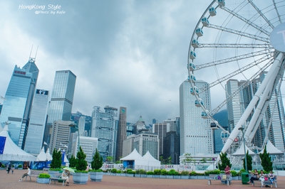 携程攻略】香港中环摩天轮景点,在9号和10号码头前面,就是中环海滨摩天轮 .